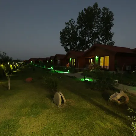 Leontopolis Aparthotel 4*